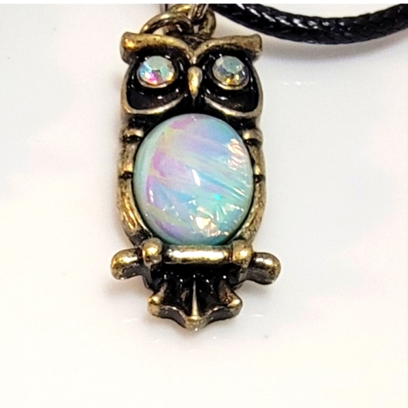 Iridescent gemstone opal owl pendant on a leather cord necklace, NWOT - Picture 1 of 2